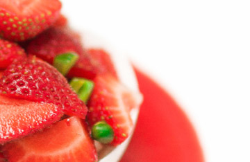 Strawberries and meringue ice cream cake